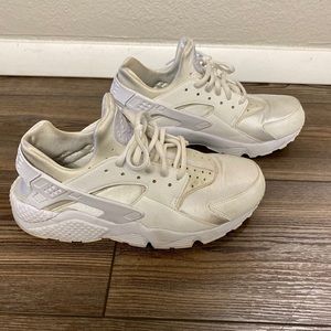 White Nike Huarache Sz 9.5
